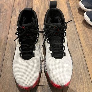 Adidas Dame 6 size US 9.5